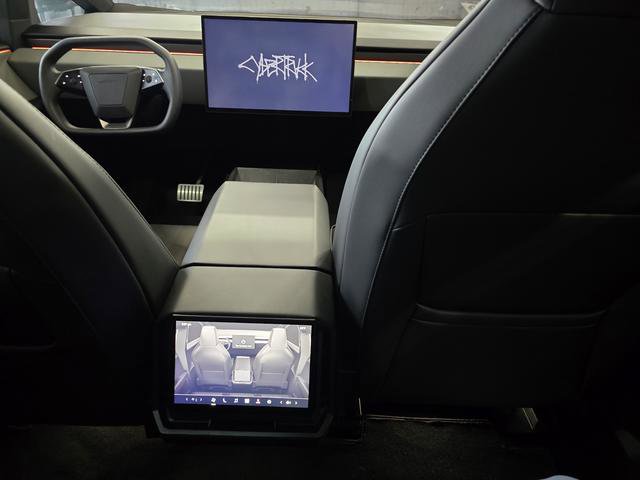 Used 2024 Tesla Cybertruck AWD Crew Cab image 19