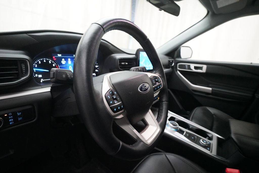 Used 2023 Ford Explorer XLT w/ Equipment Group 202A AWD/4WD image 8