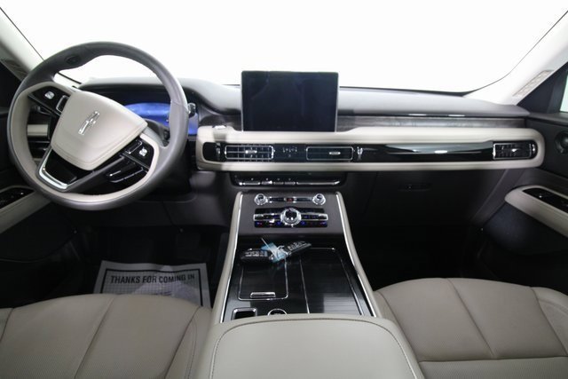 Used 2023 Lincoln Aviator Reserve w/ Equipment Group 201A image 12
