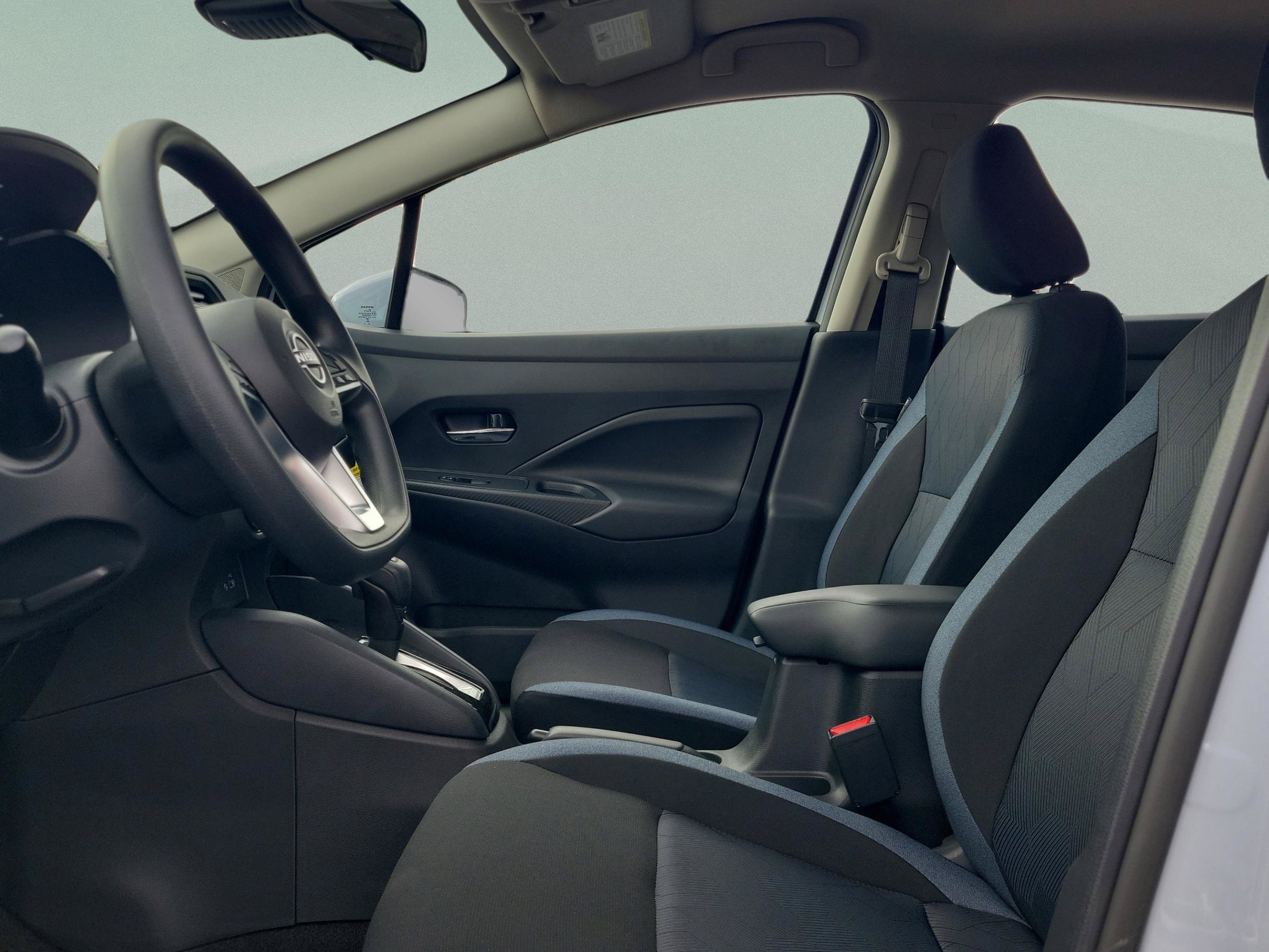 New 2025 Nissan Versa SV w/ Trunk Package FWD image 15