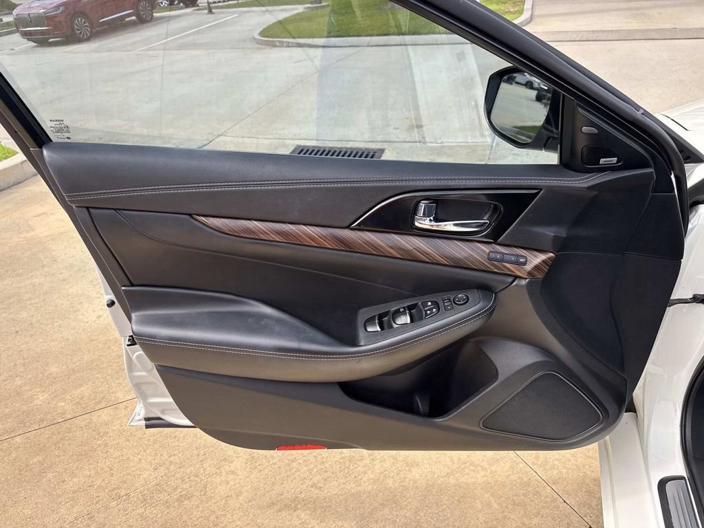 Used 2017 Nissan Maxima Platinum FWD image 20
