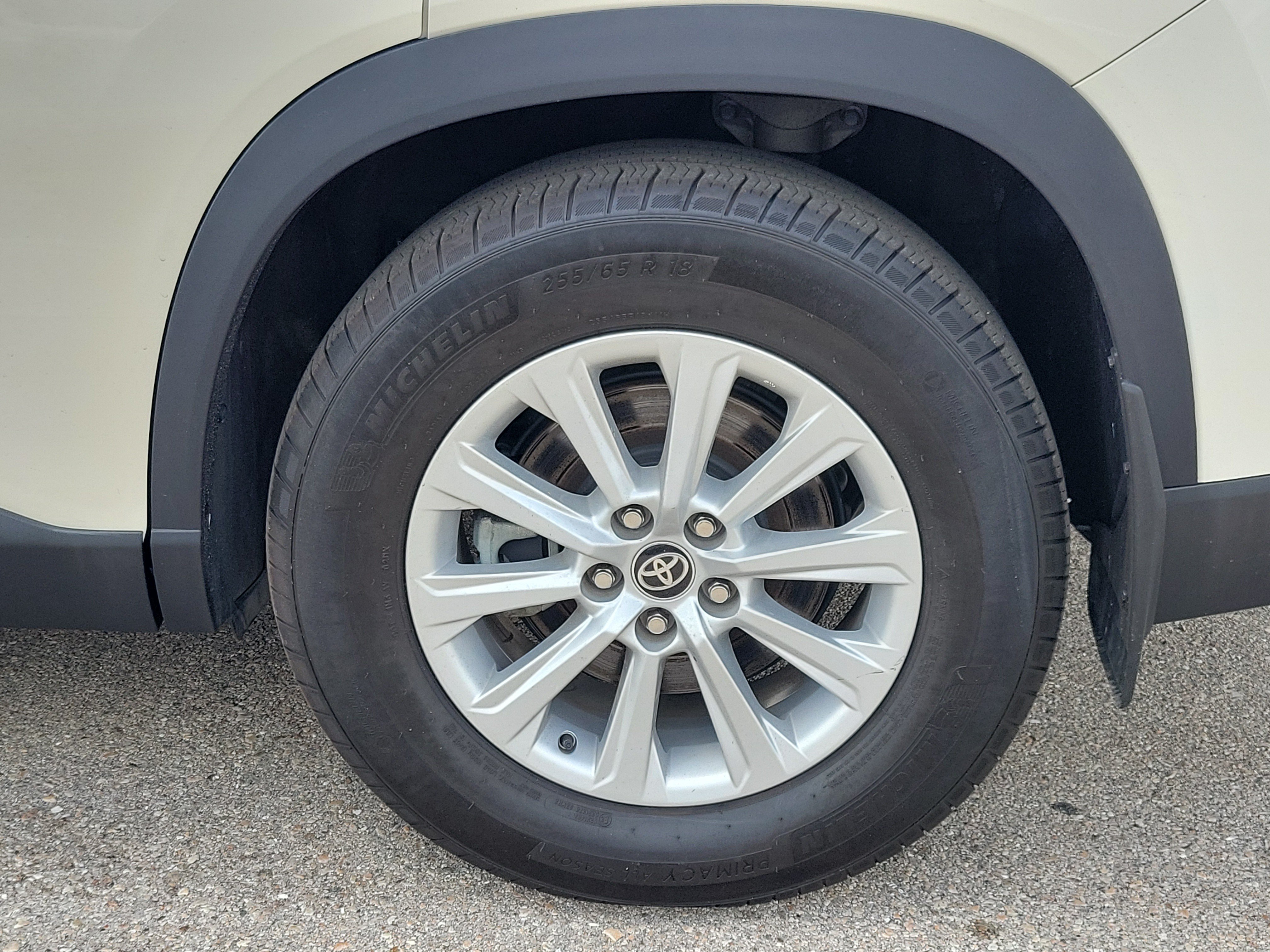 Used 2024 Toyota Grand Highlander XLE FWD image 9