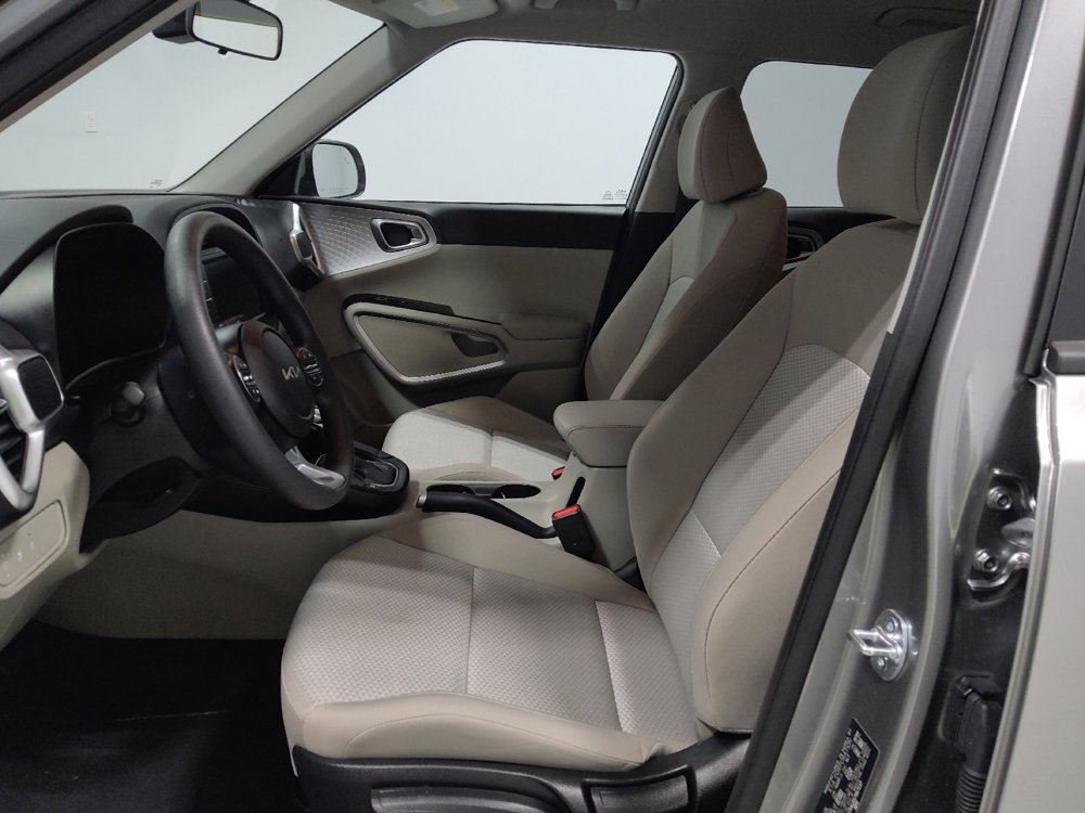 Used 2025 Kia Soul S image 16