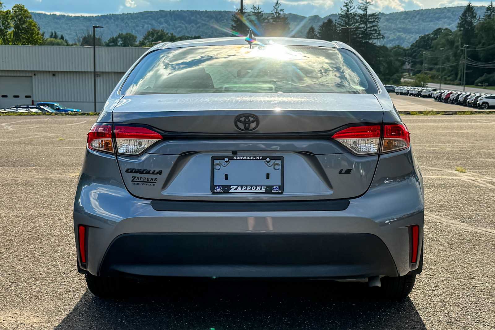 Used 2025 Toyota Corolla LE w/ LE Premium Package FWD image 4