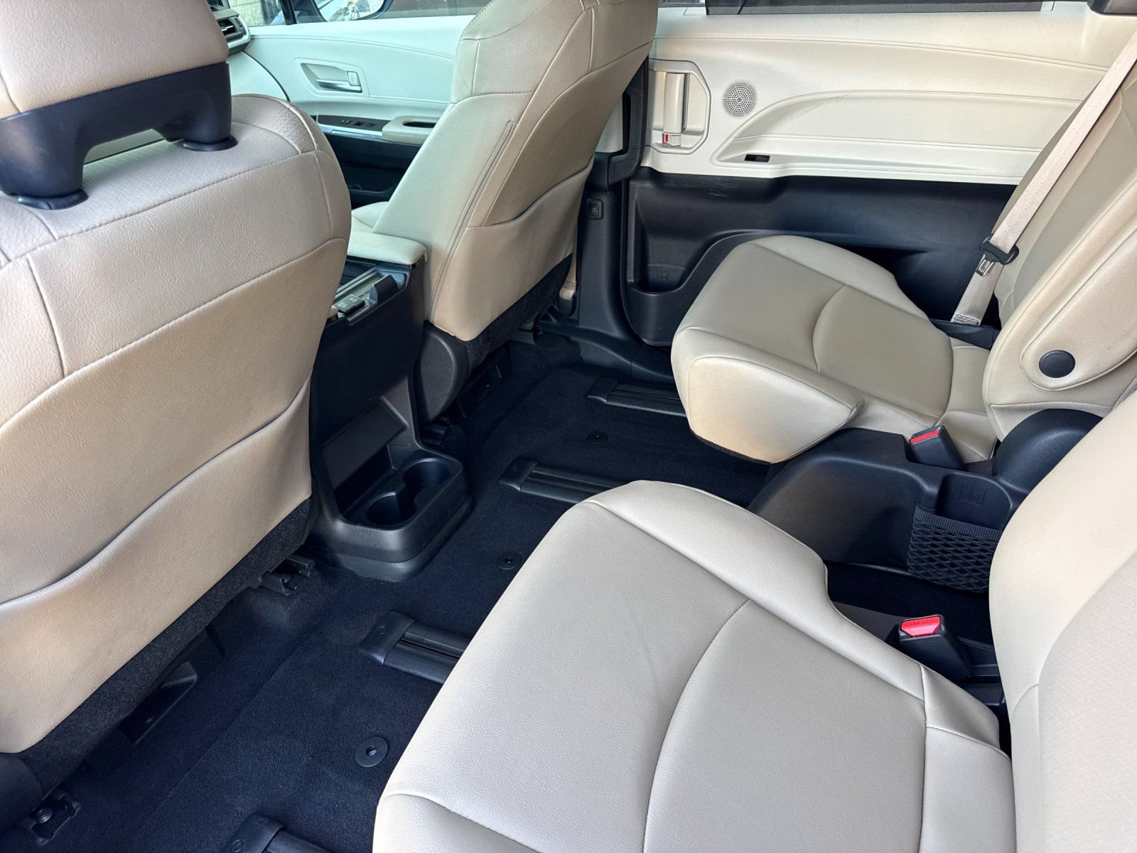 Used 2022 Toyota Sienna XLE FWD image 14