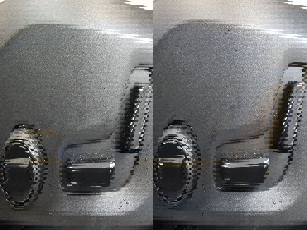 Certified 2025 Volvo XC90 T8 Plus image 17