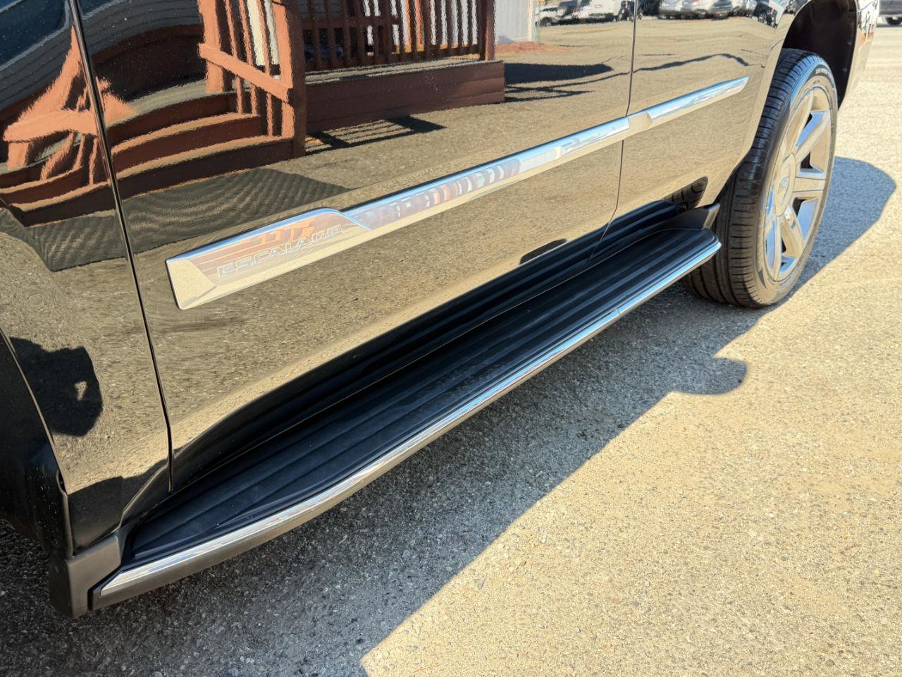 Used 2018 Cadillac Escalade Luxury AWD/4WD image 99
