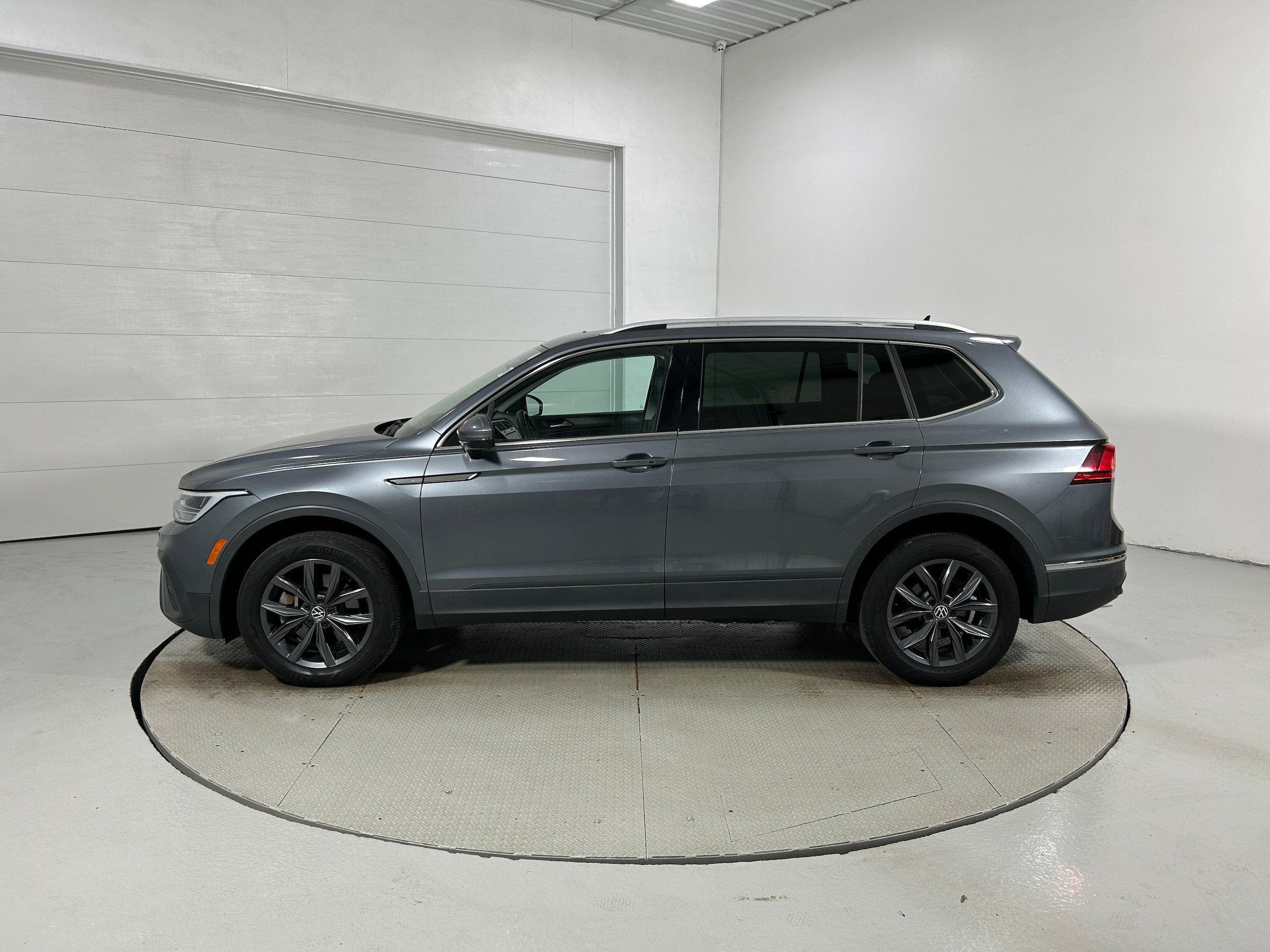 Used 2022 Volkswagen Tiguan SE AWD/4WD image 20