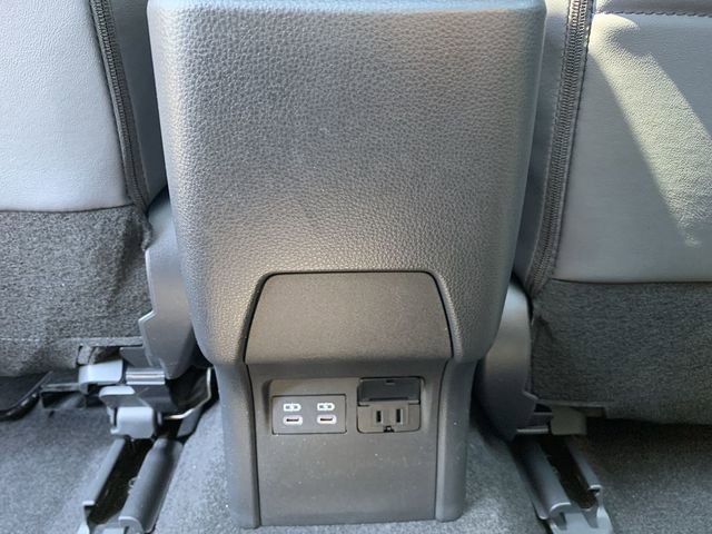 Used 2024 Toyota Prius Prime FWD image 33