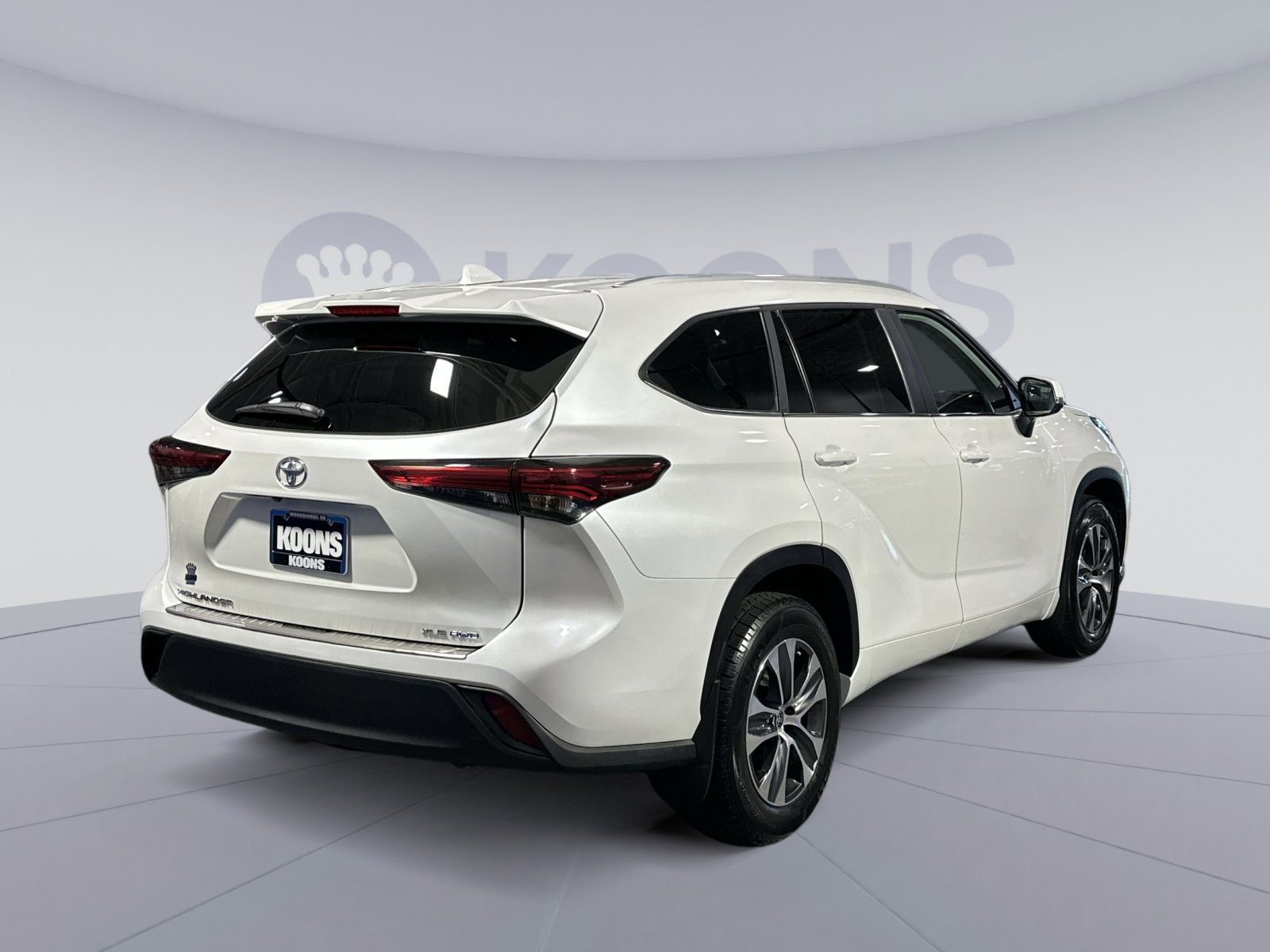 Used 2023 Toyota Highlander XLE image 7