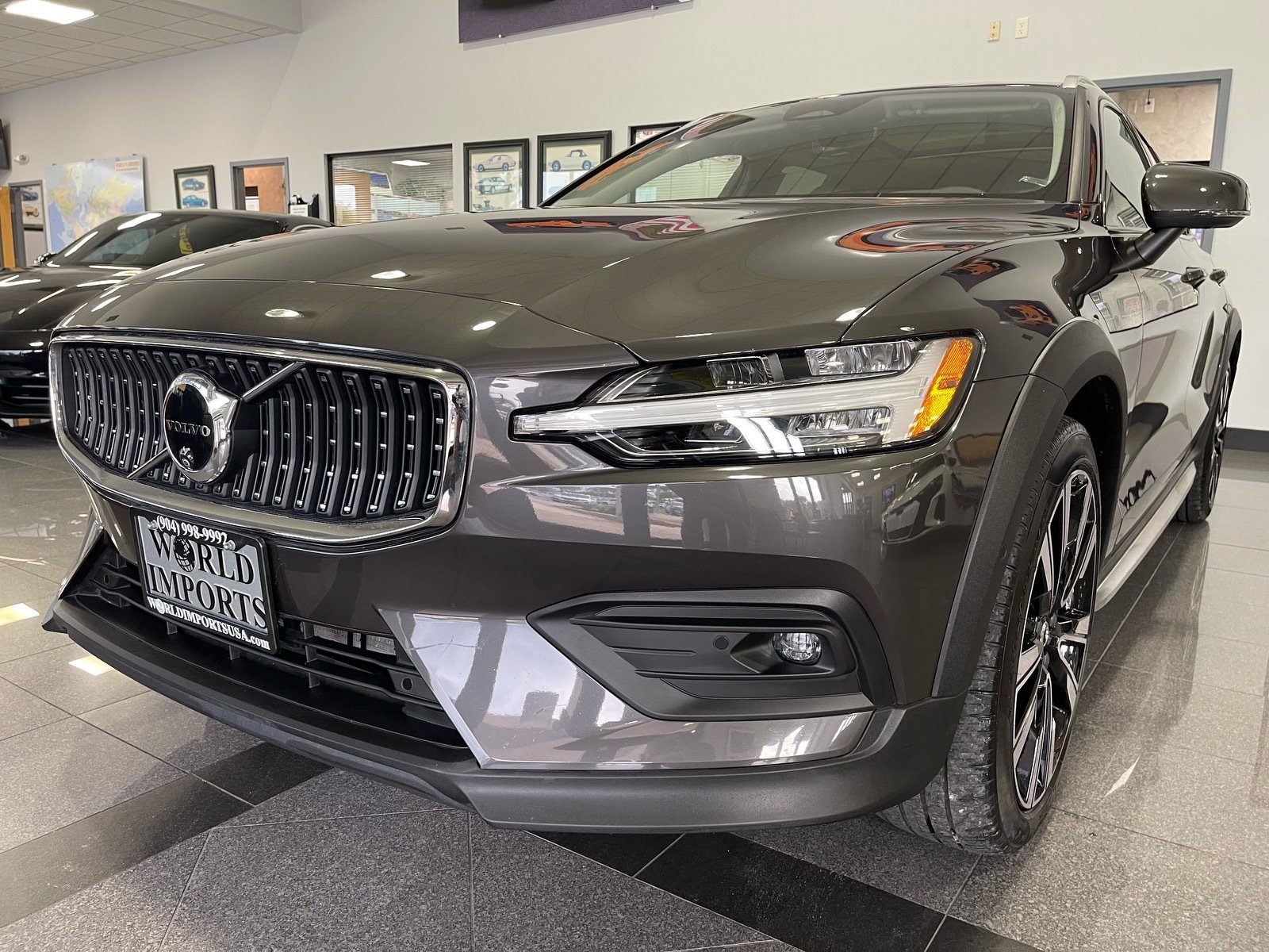 Used 2024 Volvo V60 B5 Cross Country Ultimate AWD/4WD image 11