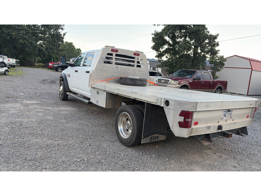 Used 2017 RAM 5500 Tradesman w/ Chrome Appearance Group RWD image 2
