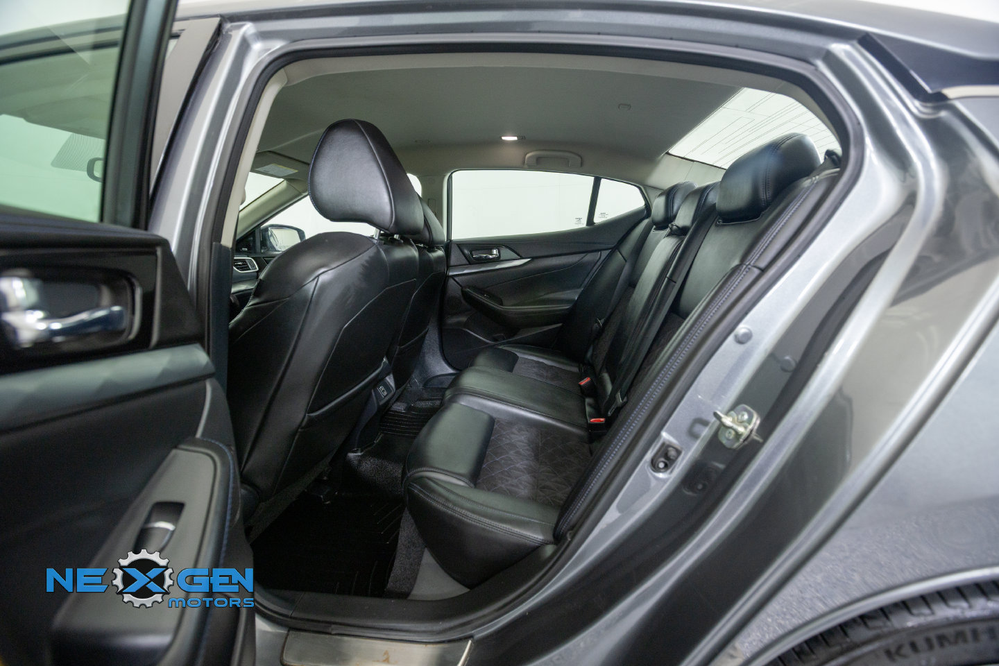 Used 2018 Nissan Maxima SR w/ Midnight Edition FWD image 29