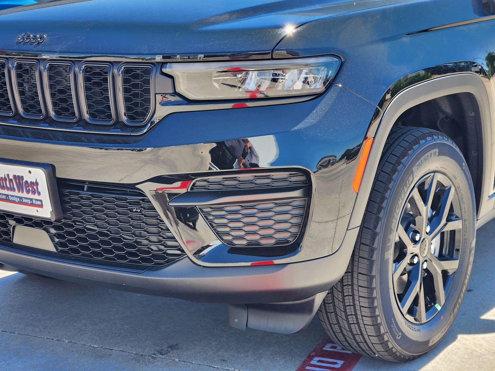 New 2025 Jeep Grand Cherokee Altitude image 6