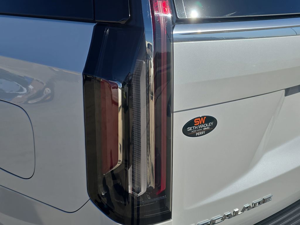 Used 2022 Cadillac Escalade Premium Luxury Platinum AWD/4WD image 35