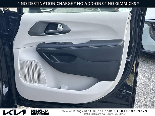 Used 2023 Chrysler Pacifica Touring-L FWD image 15