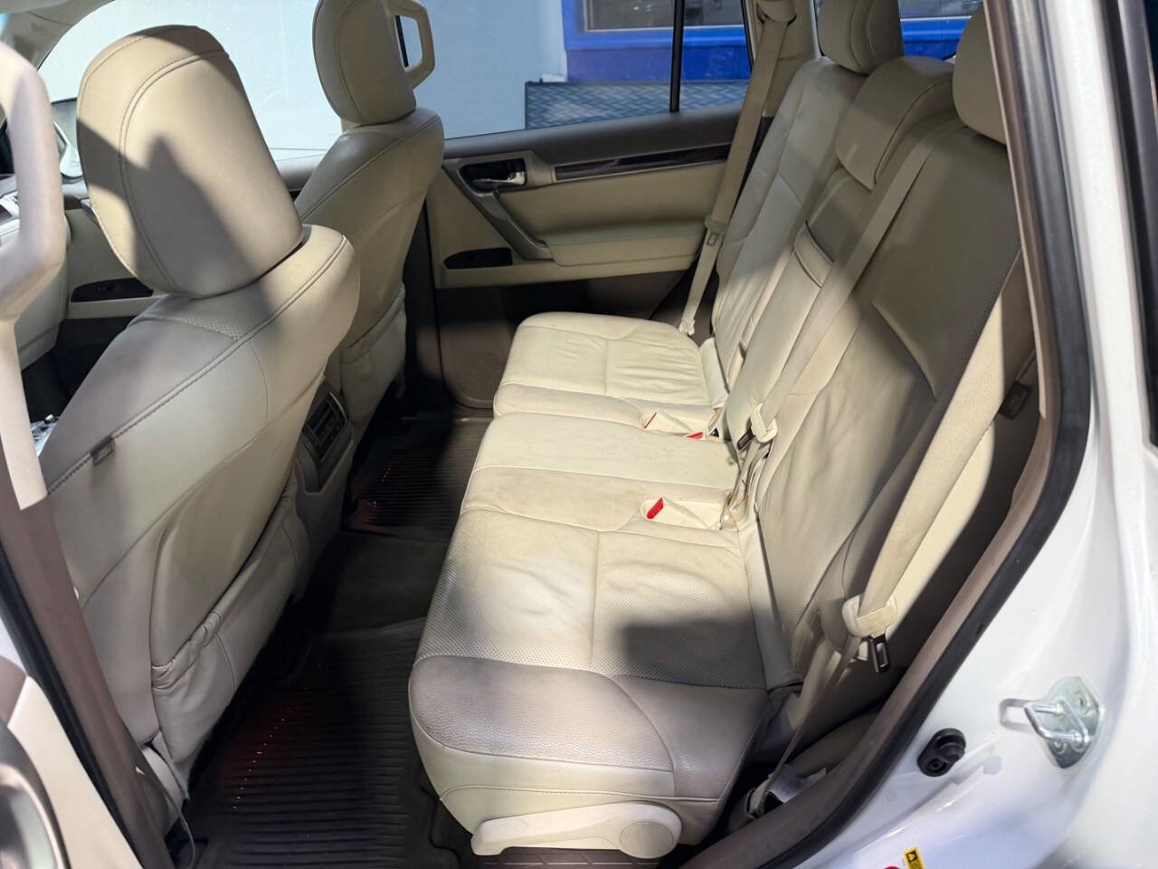 Used 2017 Lexus GX 460 Premium w/ Premium Package image 19