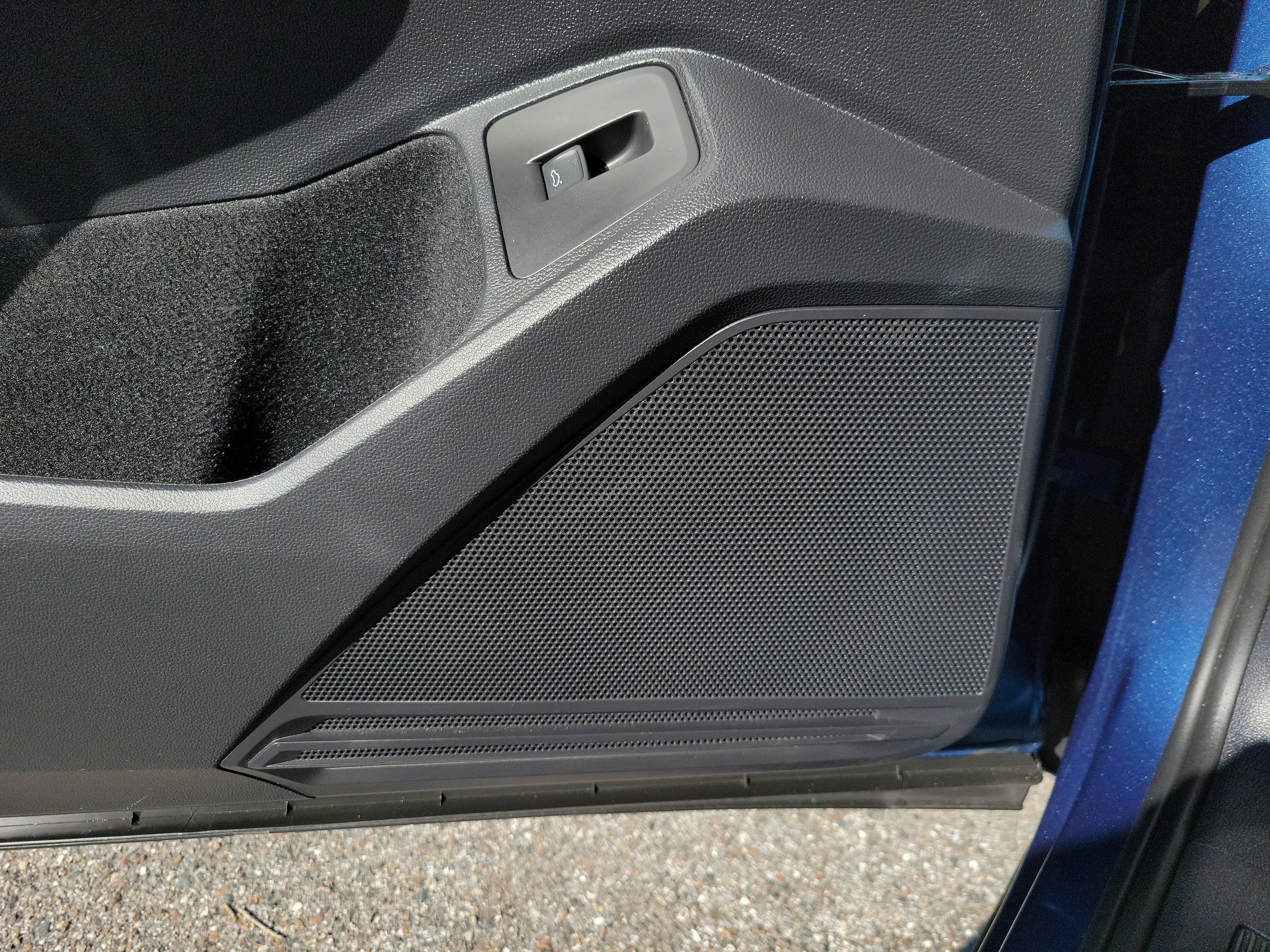 Used 2019 Volkswagen Tiguan SEL image 19