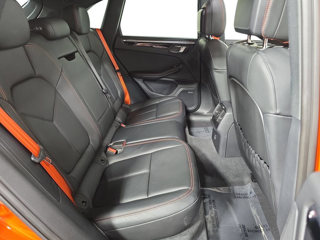 Certified 2025 Porsche Macan AWD/4WD image 26