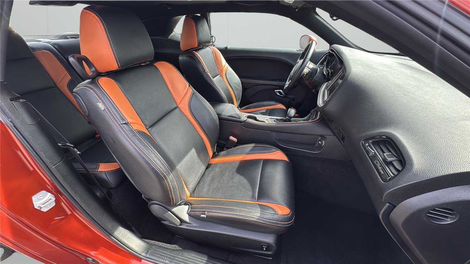 Used 2022 Dodge Challenger SXT w/ Driver Convenience Group image 14