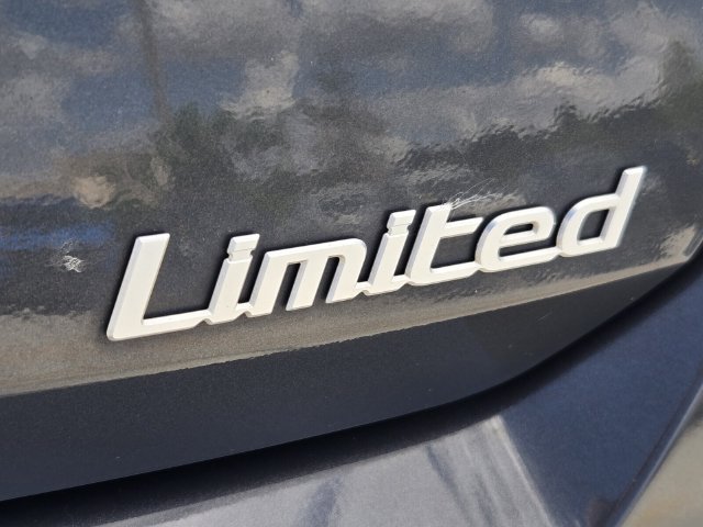 Used 2024 Hyundai Elantra Limited FWD image 14