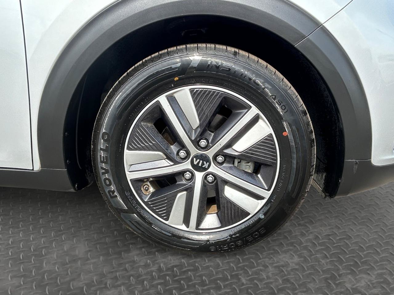 Used 2021 Kia Niro EX FWD image 18
