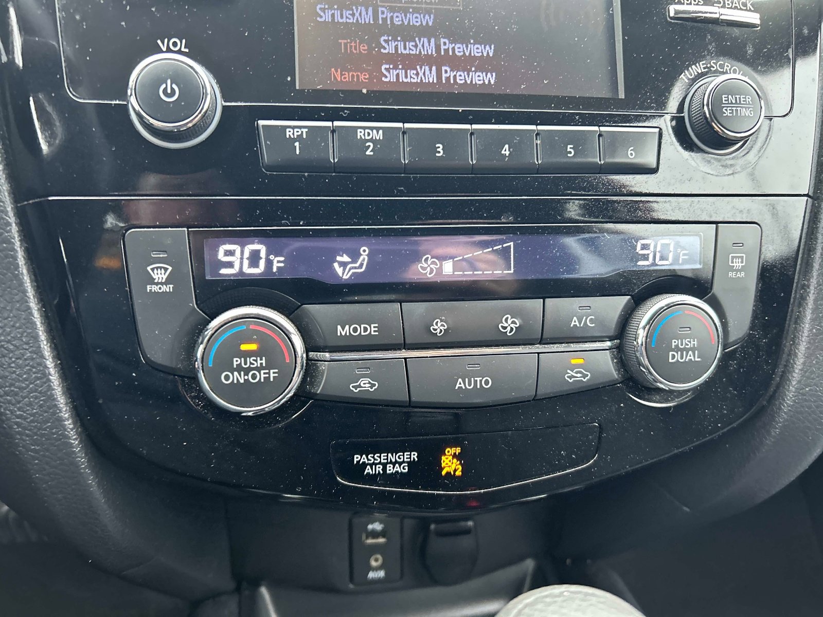 Used 2015 Nissan Rogue SV image 29