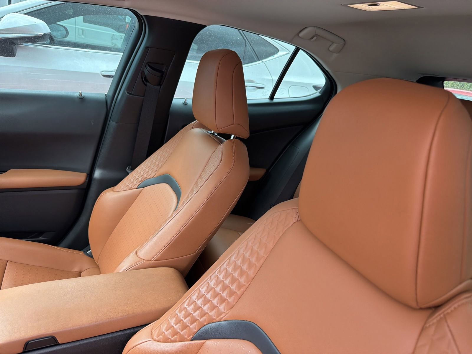 Used 2019 Lexus UX 200 w/ Accessory Package FWD image 8