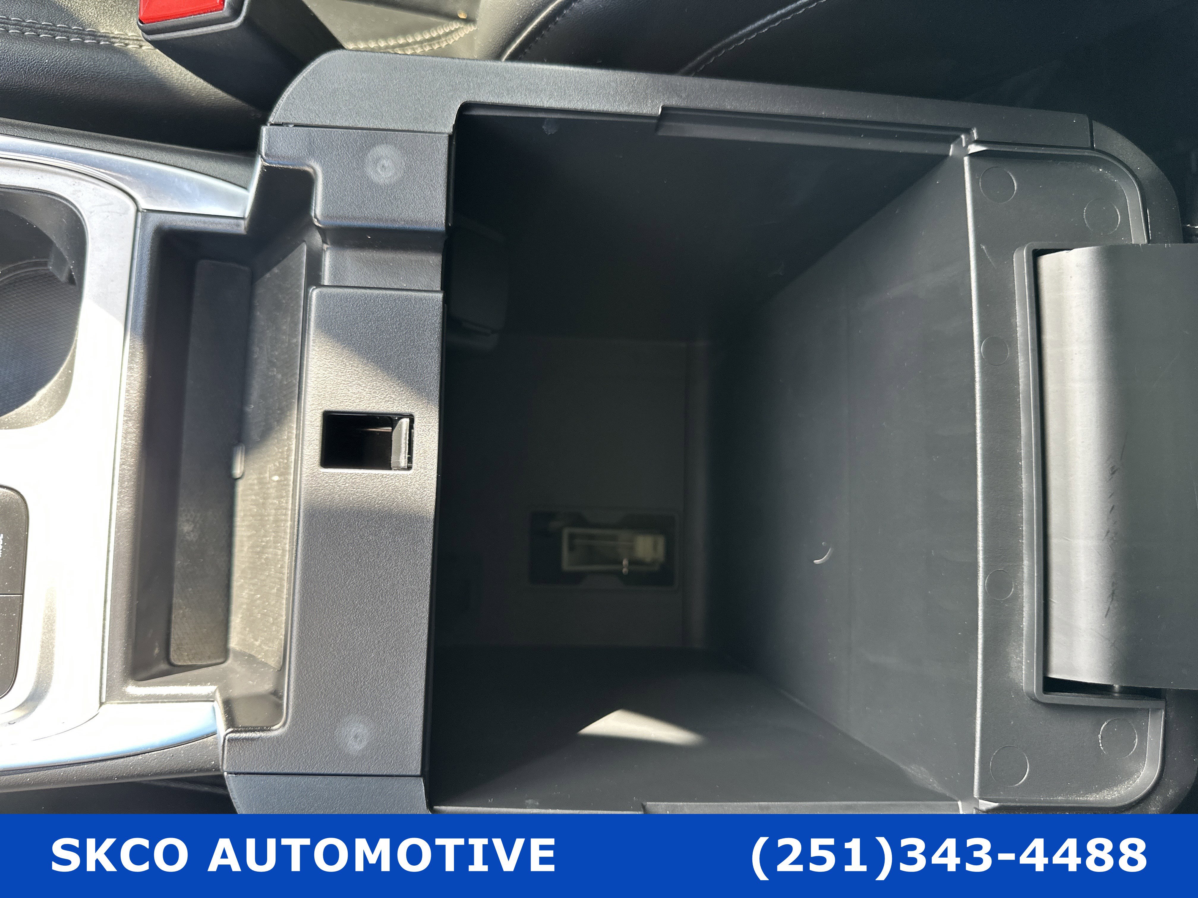 Used 2022 Ford Explorer XLT w/ Equipment Group 202A image 24