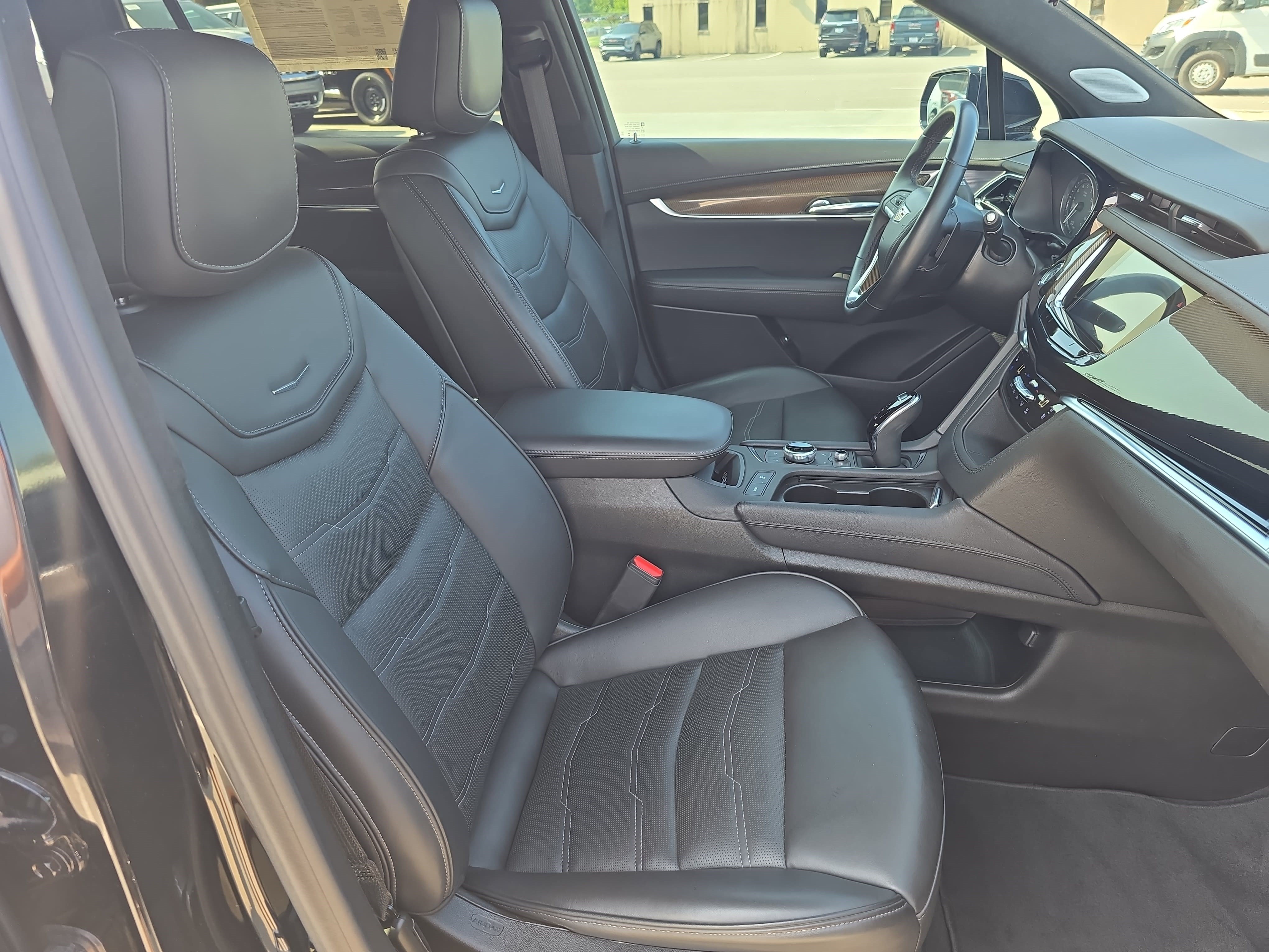 Used 2024 Cadillac XT6 Premium Luxury w/ Platinum Package FWD image 10