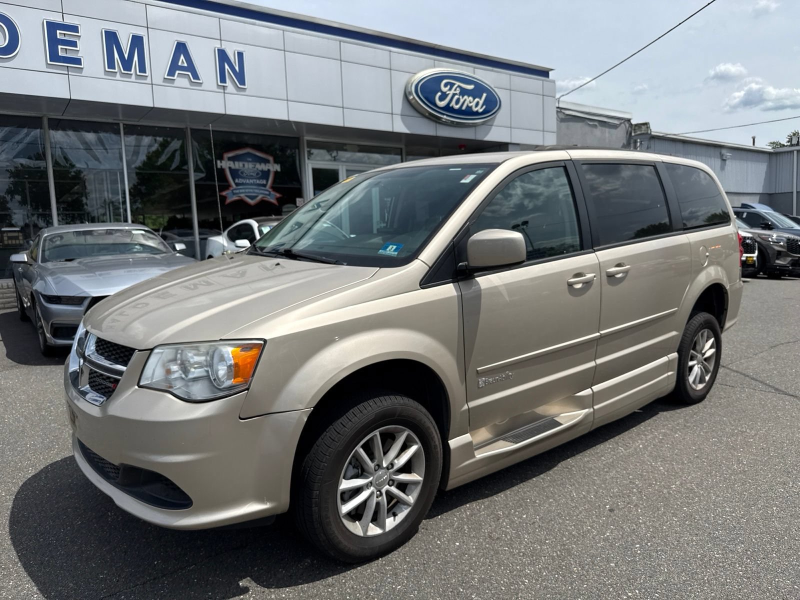 Used 2015 Dodge Grand Caravan SXT w/ Rear Park Assist Package