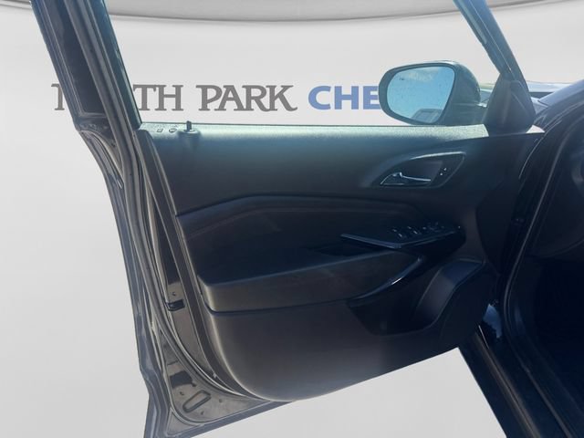 Certified 2025 Chevrolet Trax RS w/ Driver Confidence Package FWD image 10