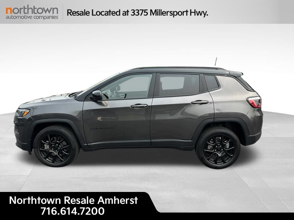 Used 2023 Jeep Compass Latitude w/ Convenience Group AWD/4WD image 2