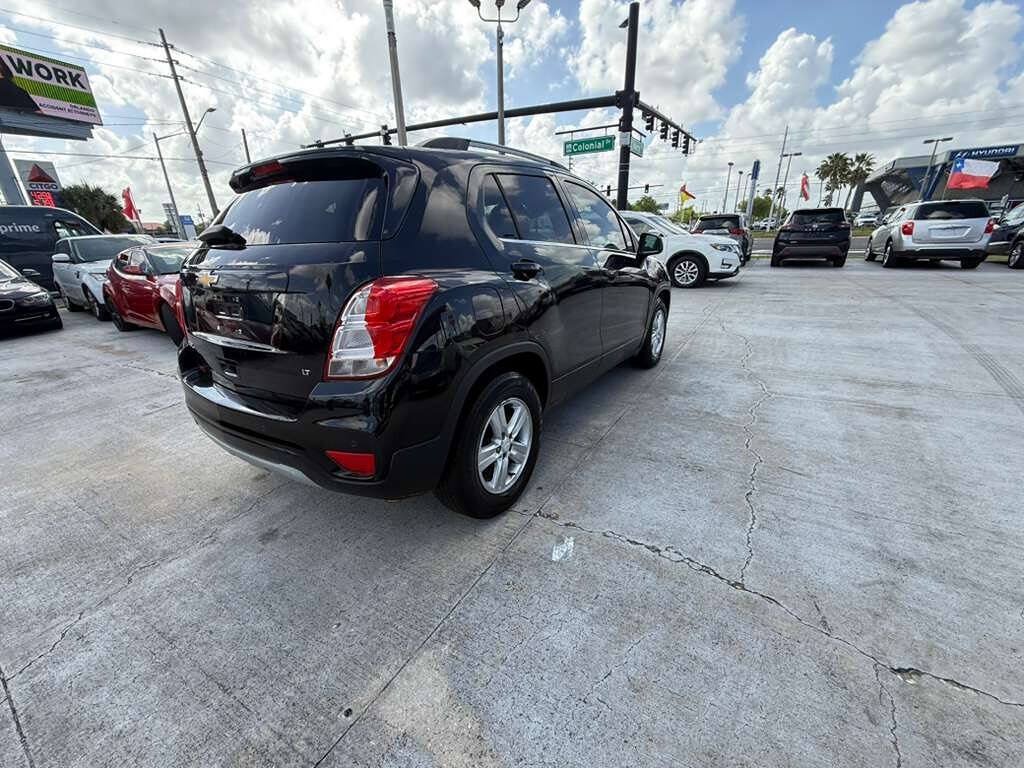 Used 2020 Chevrolet Trax LT w/ Driver Confidence Package FWD image 3