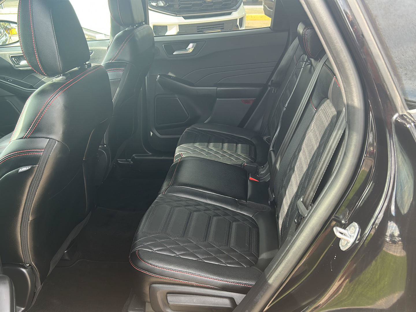 Used 2024 Ford Escape ST-Line Elite w/ Premium Technology Package AWD/4WD image 10