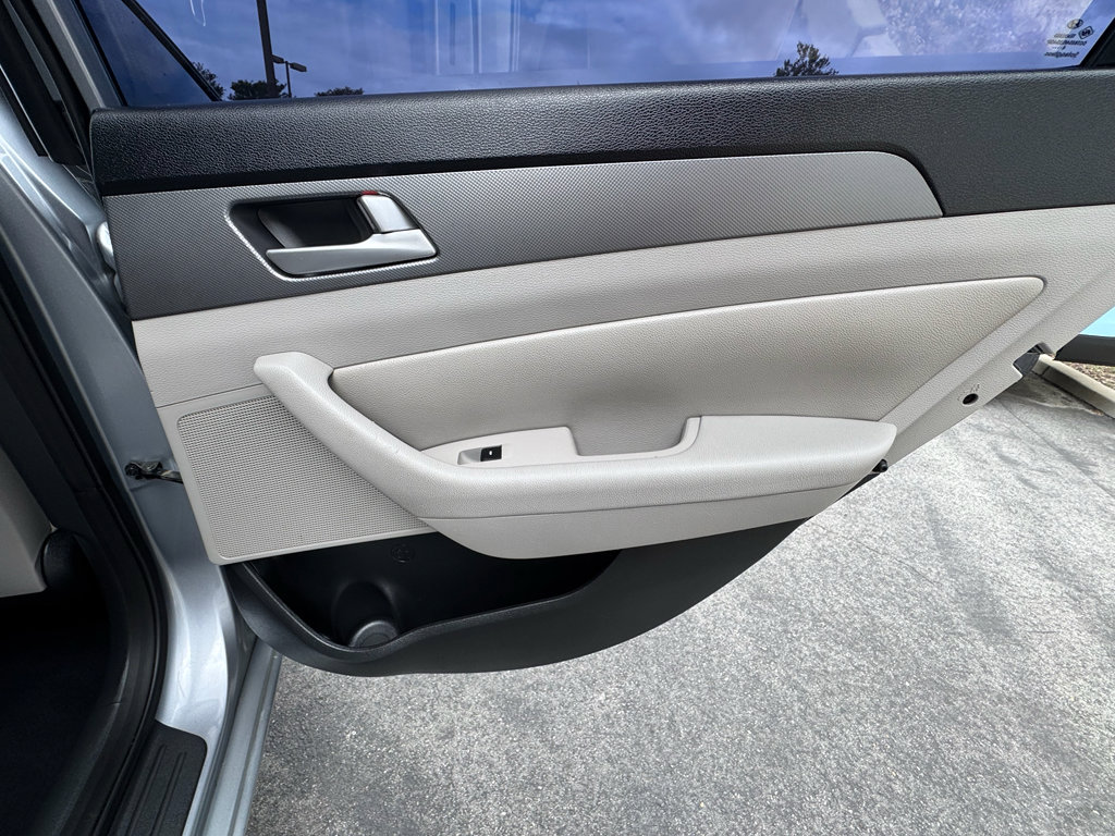 Used 2015 Hyundai Sonata SE w/ Option Group 09 image 24