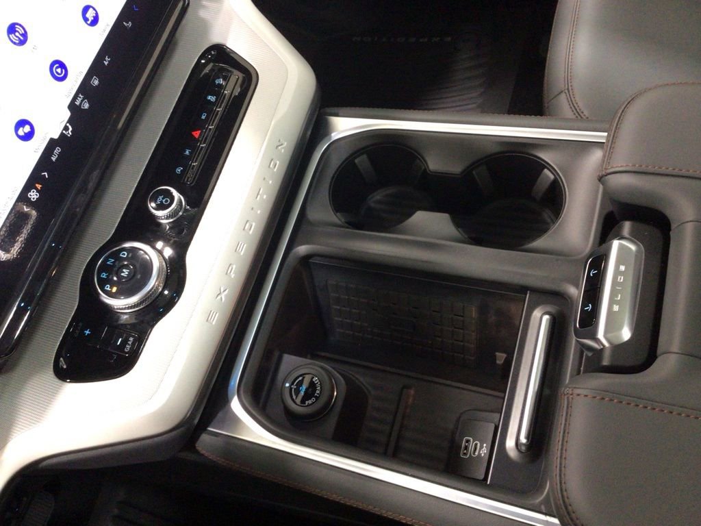 New 2025 Ford Expedition Active image 23