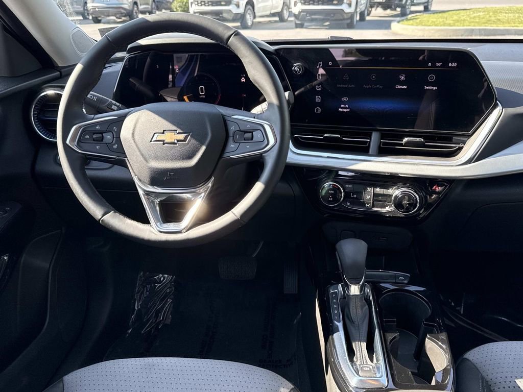 Used 2024 Chevrolet Trax LT w/ Driver Confidence Package FWD image 3