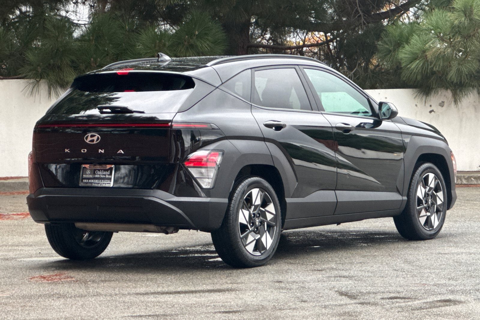 Used 2024 Hyundai Kona SEL FWD image 4
