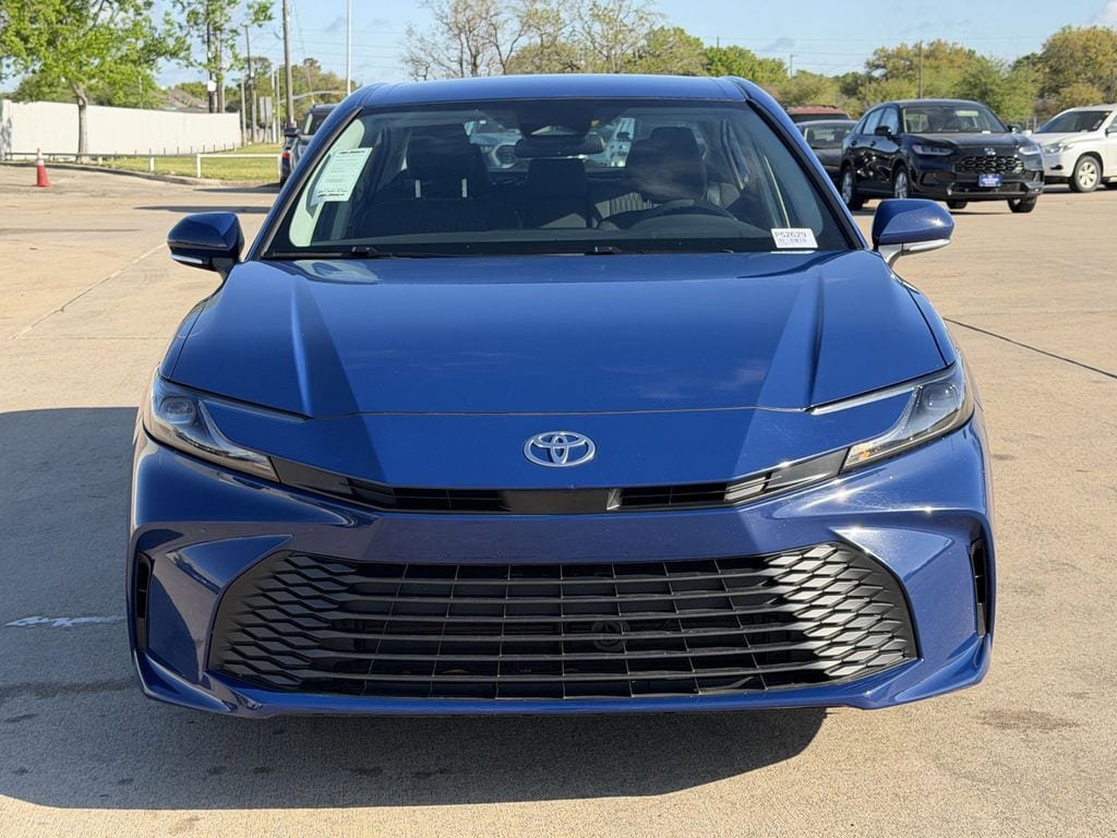 Used 2025 Toyota Camry LE FWD image 3