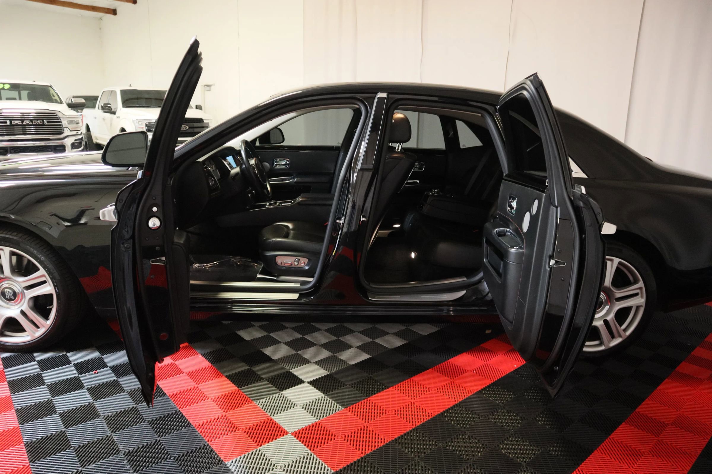 Used 2016 Rolls-Royce Ghost image 12