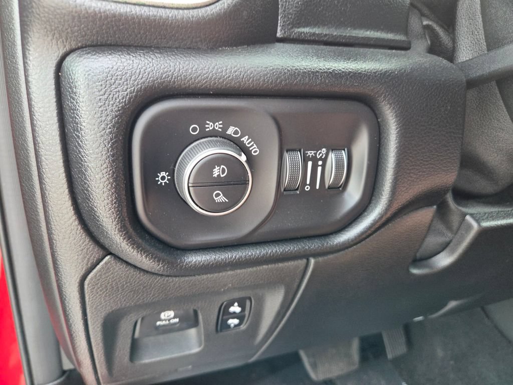 Used 2019 RAM 1500 Big Horn RWD image 22
