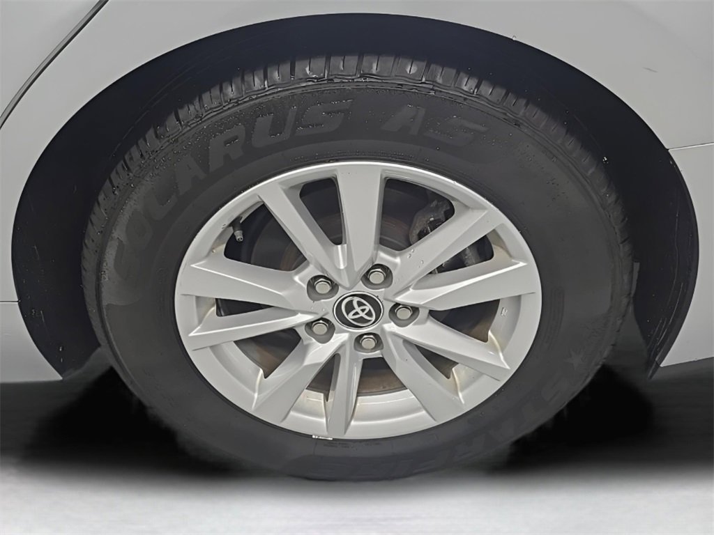 Used 2025 Toyota Camry LE image 29