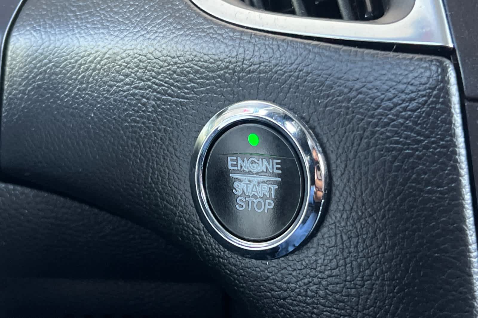 Used 2018 Ford Edge Titanium FWD image 24