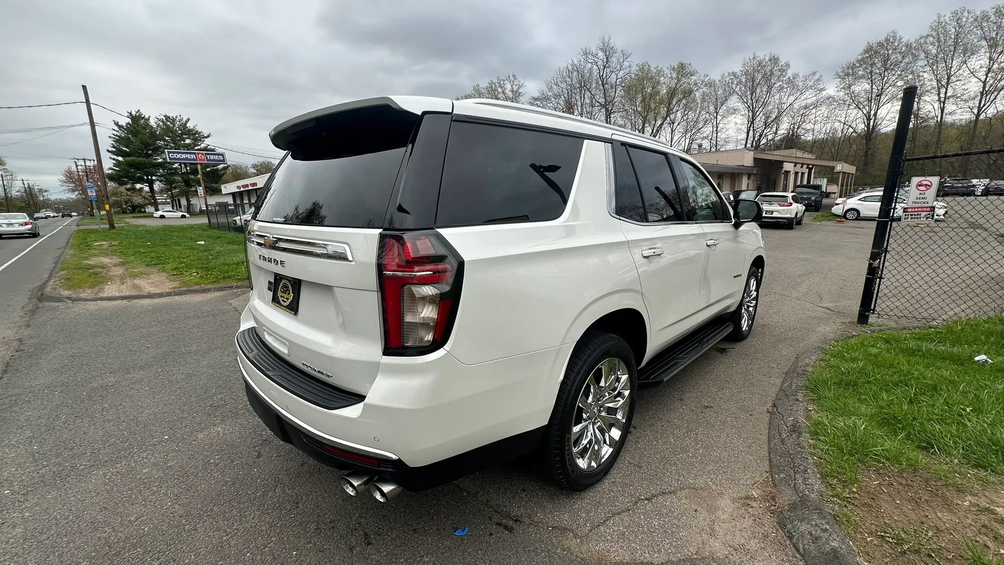 Used 2021 Chevrolet Tahoe Premier w/ Premium Package AWD/4WD image 5