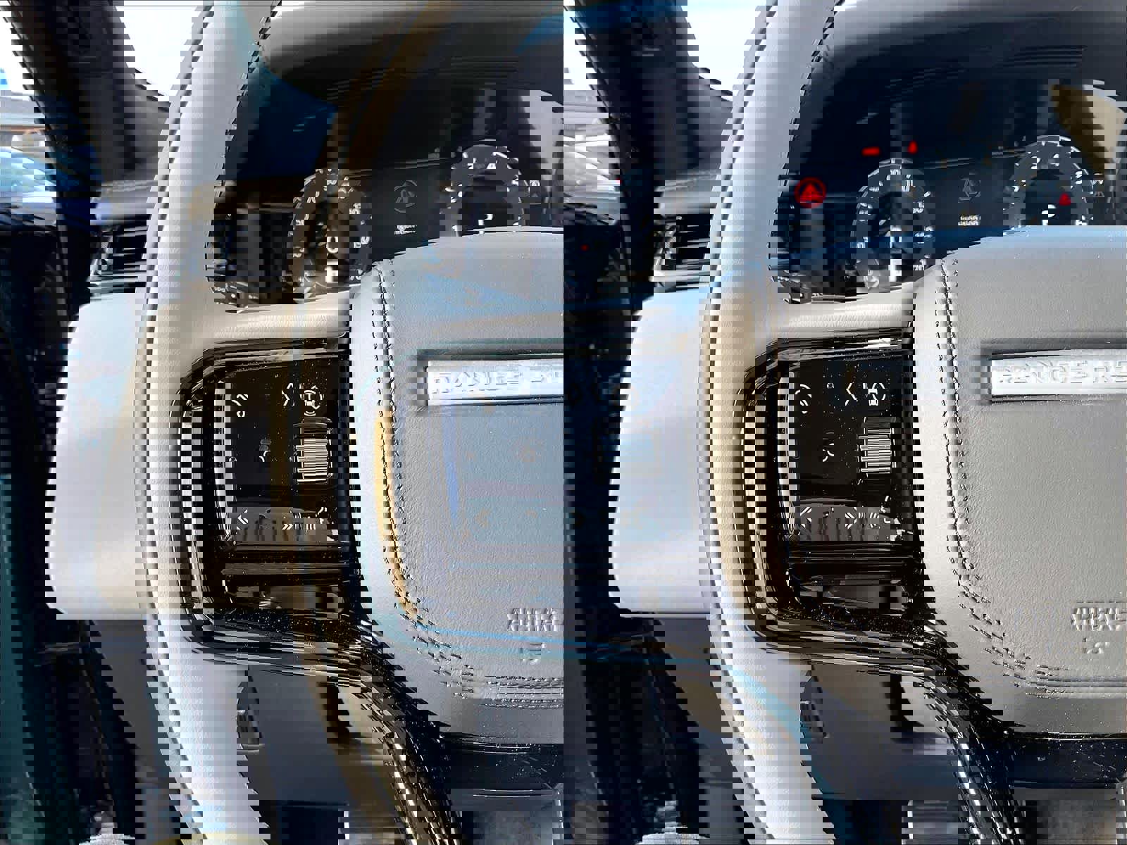 New 2026 Land Rover Range Rover Velar Dynamic SE image 17