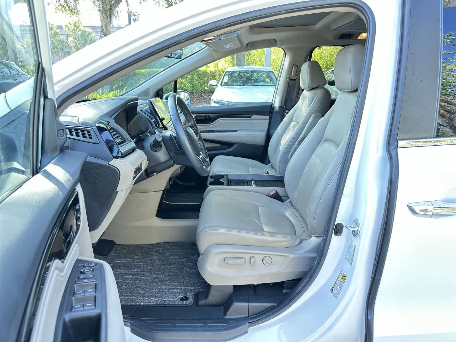 Used 2024 Honda Odyssey Touring image 2