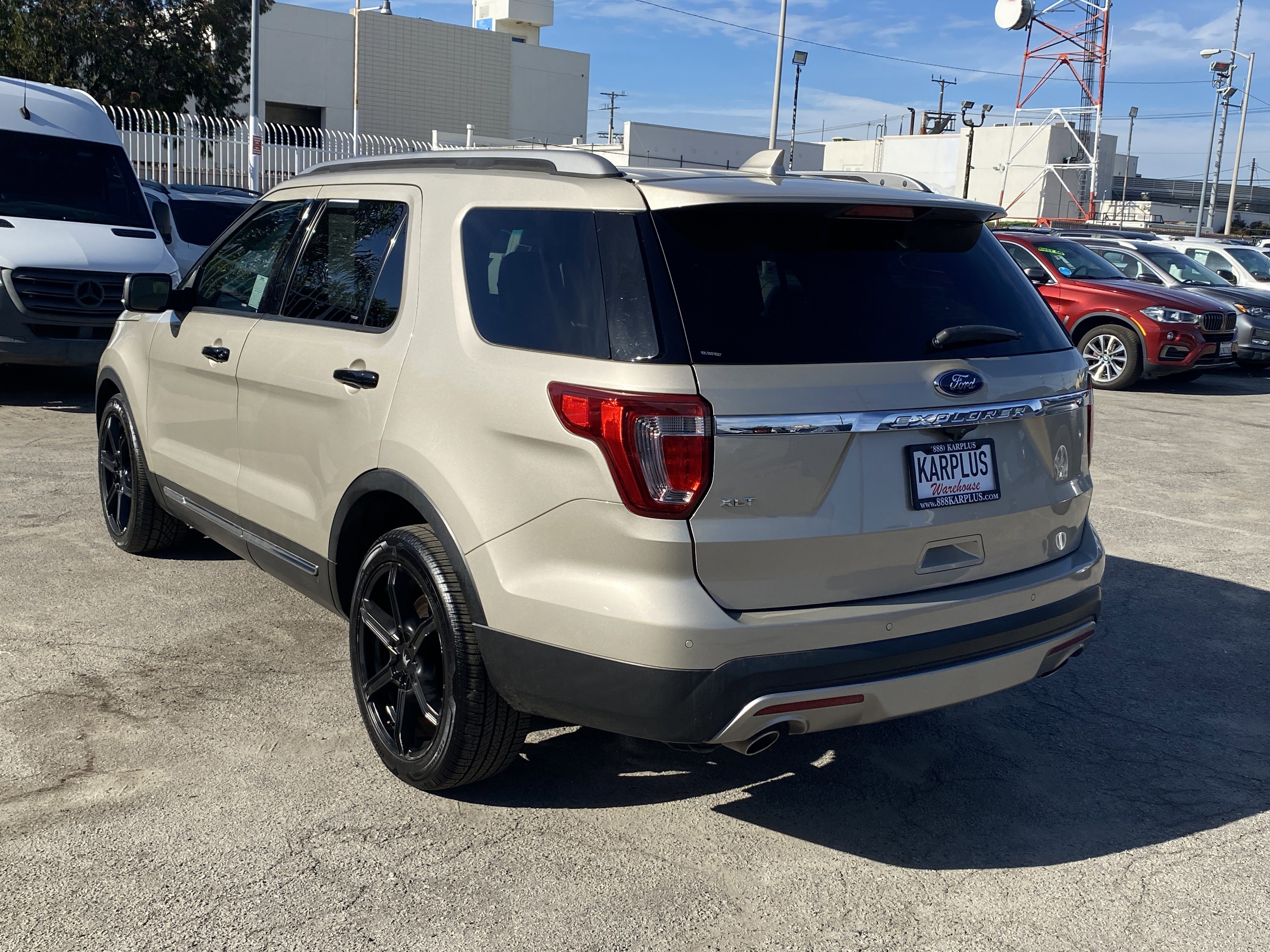 Used 2017 Ford Explorer XLT w/ Equipment Group 201A image 10