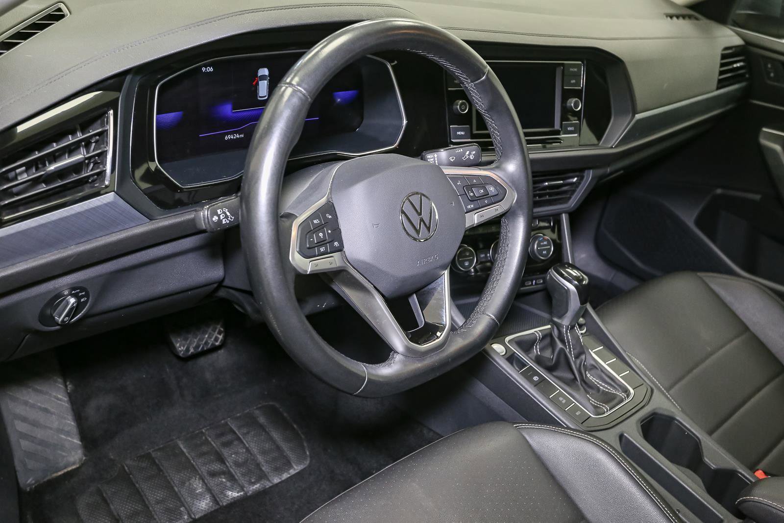 Certified 2022 Volkswagen Jetta SE FWD image 23