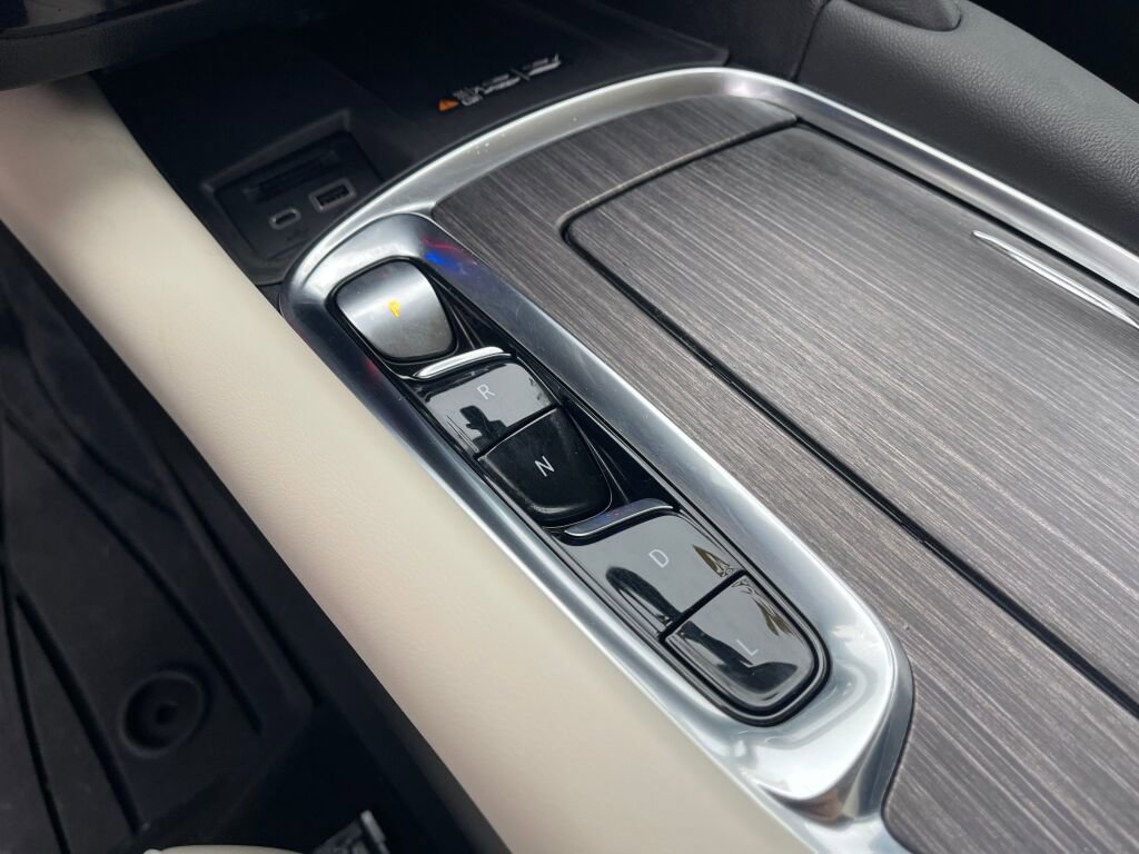 Used 2024 Buick Enclave Avenir w/ Trailering Package, 5000 lbs. image 10